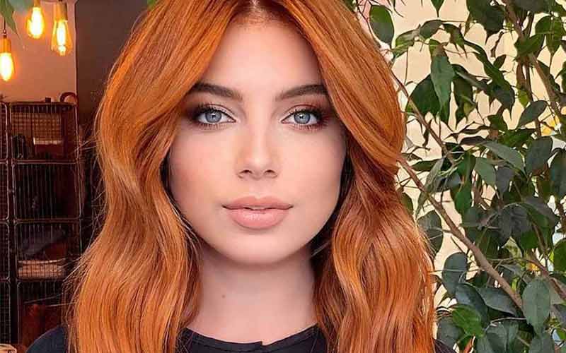 رنگ موی نارنجی روشن بسیار شیک برای موهای بلند | جذاب ترین رنگ موی سال ۱۴۰۱